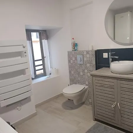Maison Grenette بيت للعطل